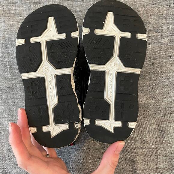 Mickey Mouse Toddler 8 Velcro Sneakers - Picture 6 of 7